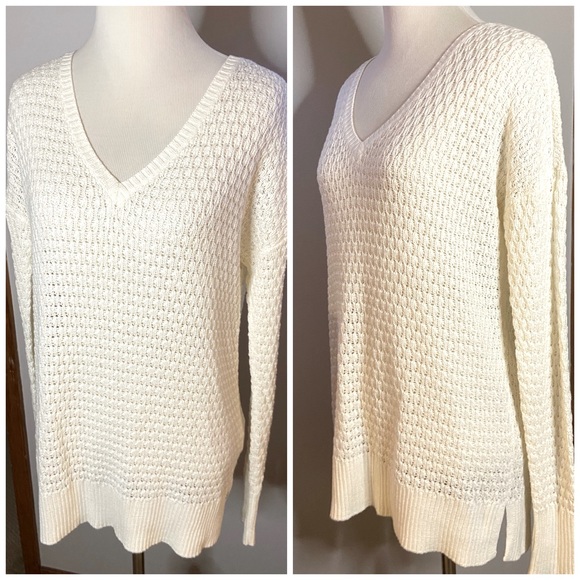 NWT AE White V-Neck Sweater, XS - Picture 1 of 4